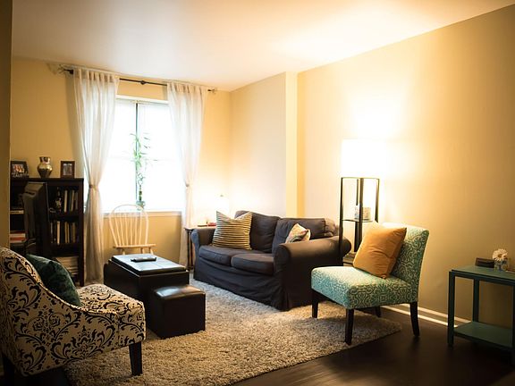 4th image of 4514 Pine St #400