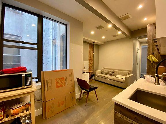 3rd image of 411 Menahan St #2F