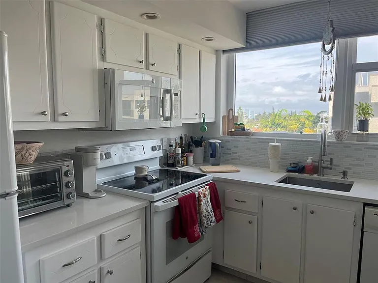 1237 S Hillsboro Mile N #601 — Photo 11