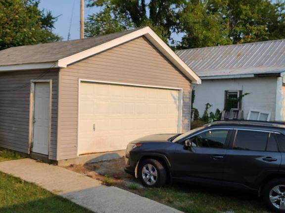 4th image of 208 Mason St