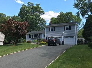 17 Thurston Dr, Livingston, NJ 07039
