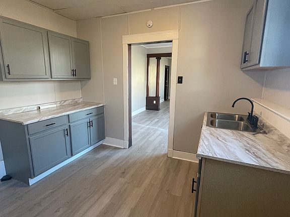 2nd image of 4715 Melville Ave APT 1F
