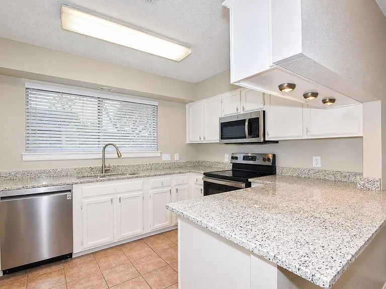 14203 Long River Ct — Photo 5