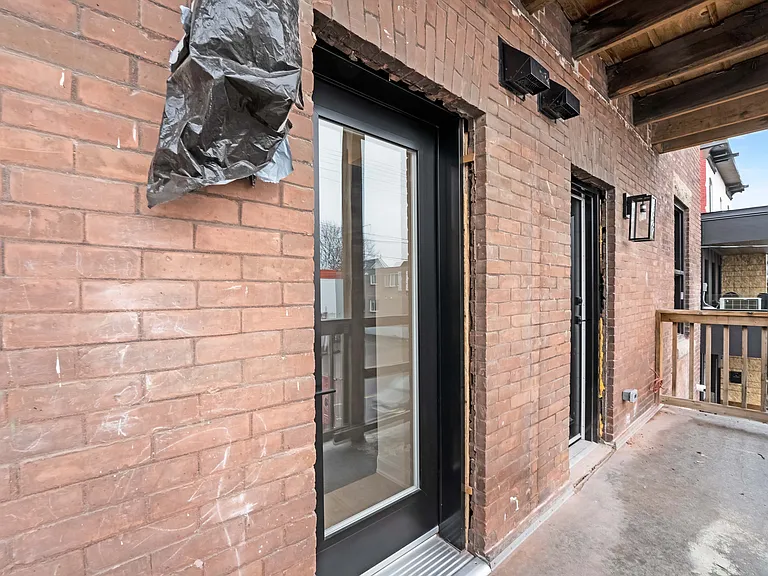 887 Somerset St W — Photo 38
