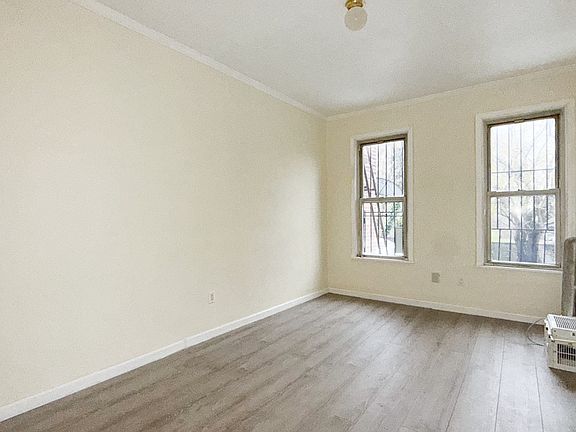 3rd image of 11106 Farmers Blvd #2