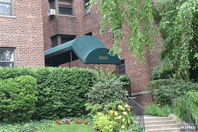 2nd image of 2333 Hudson Ter APT C4
