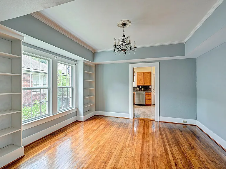 512 W Pierce St — Photo 4