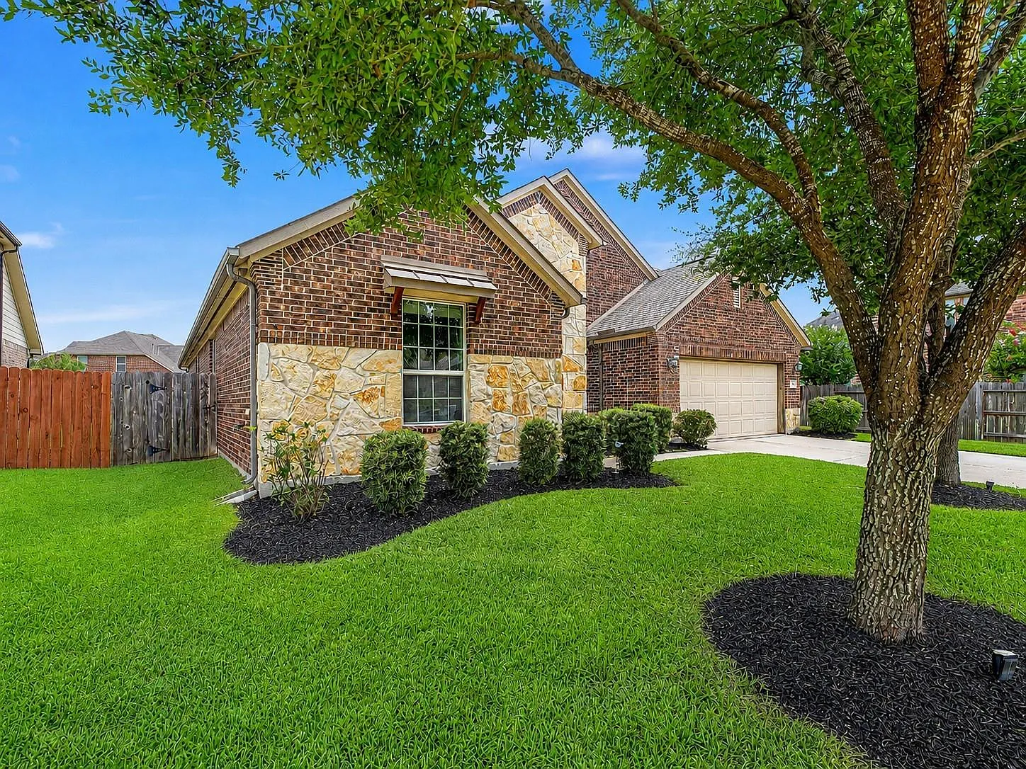 4 bed, 3.0 bath, 3350 sqft, $3,000 — Photo 2
