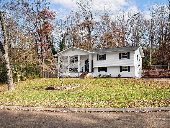 2nd image of 828 Skyline Park Dr