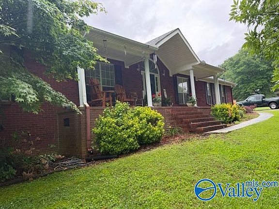 2nd image of 732 Wheeler Dr NE