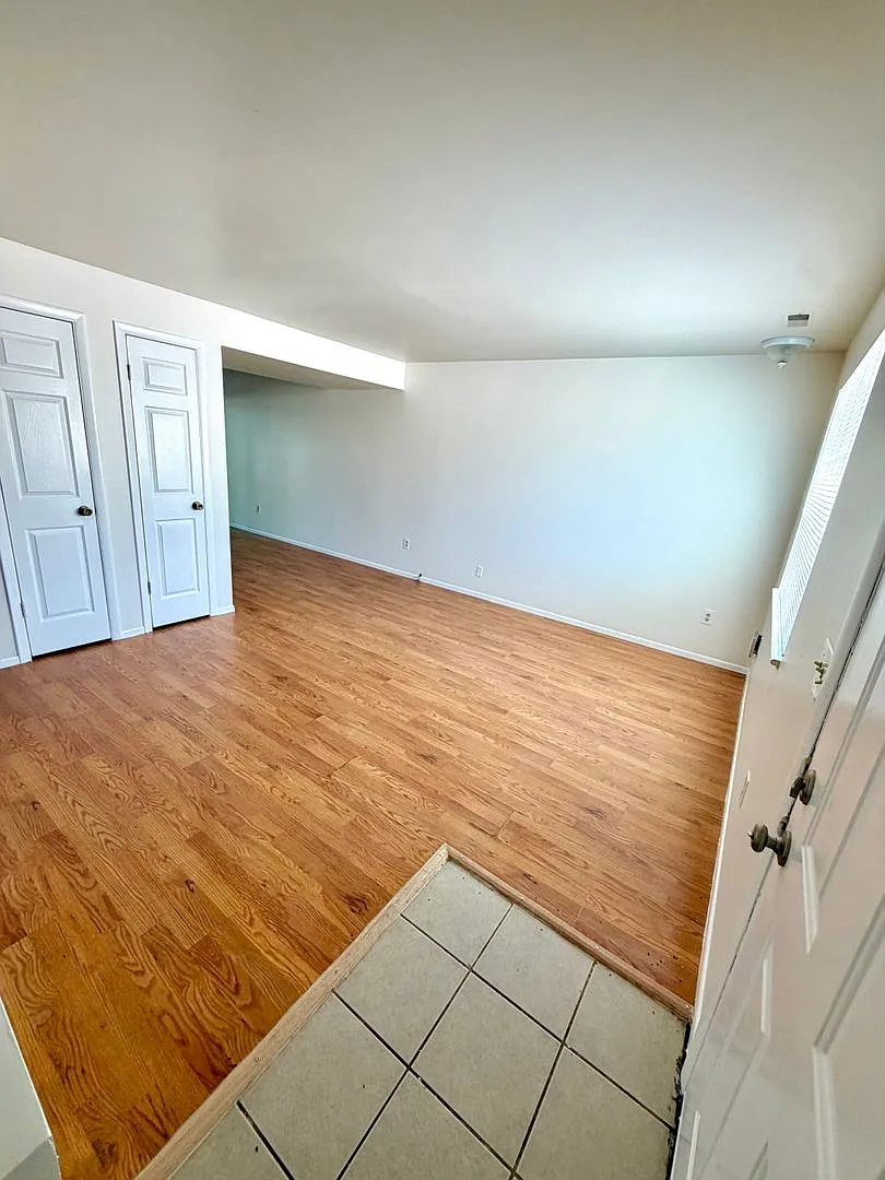 7592-7594 Husky Duplex — Photo 3