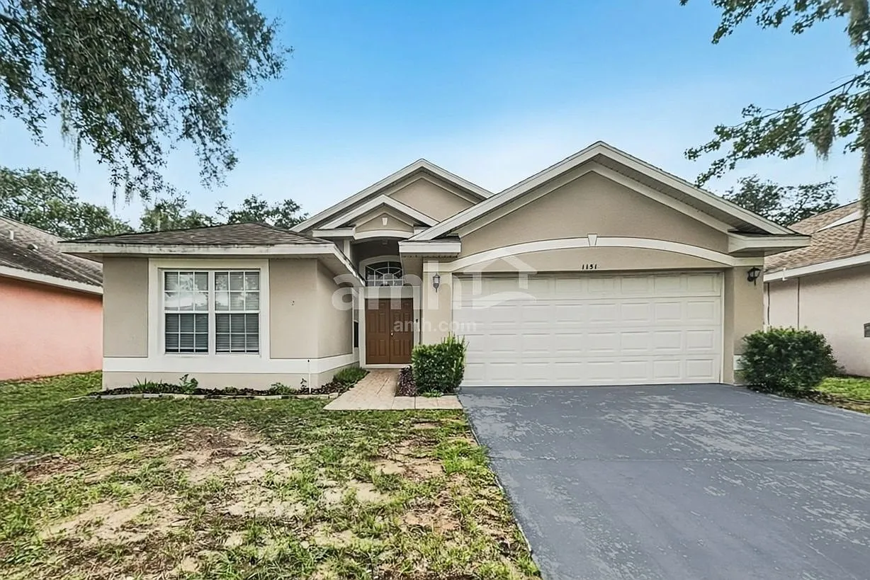 4 bed, 2.0 bath, 1603 sqft, $2,300 — Photo 1