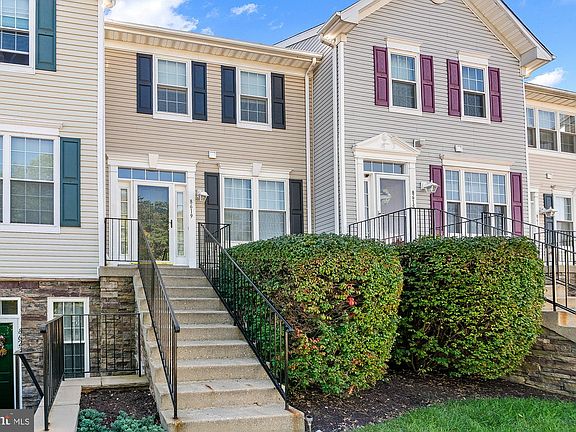 3rd image of 8619 Willow Leaf Ln