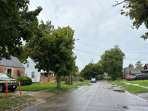 4th image of 1622 Park St
