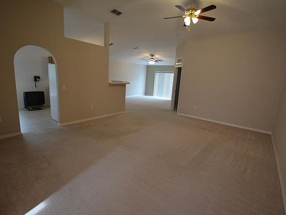 2nd image of 152 Wheatfield Cir