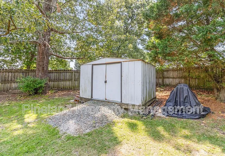 133 Haywood Dr — Photo 37