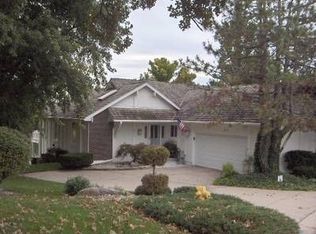 411 NE Inverrary St, Lees Summit, MO 64064