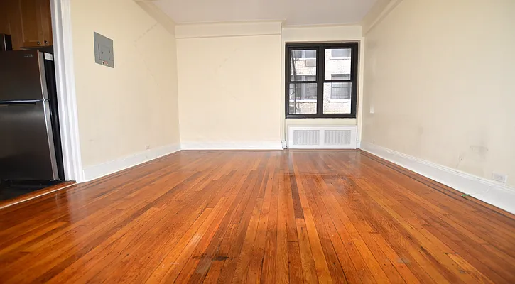 Rented by Manhattan Realty Group | media 8