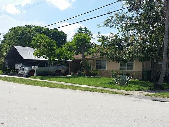 4th image of 1665 SW 28th Ave