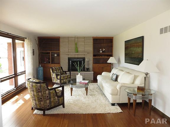 5th image of 129 W Crestwood Dr
