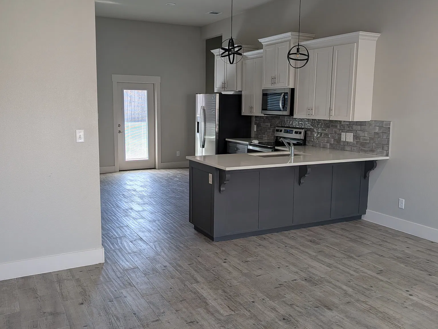 2 bed, 2.5 bath, 1347 sqft, $1,900 — Photo 2