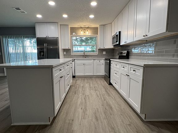 5th image of 3669 Iris St N #1