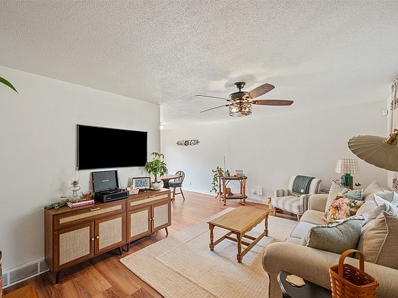 5th image of 576 S Hickory Blvd