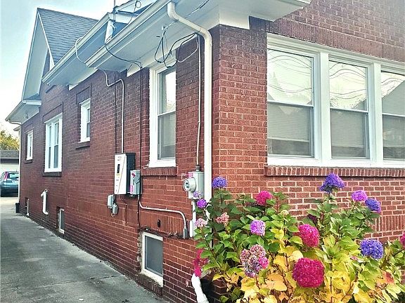 2nd image of 421 Stafford Ave