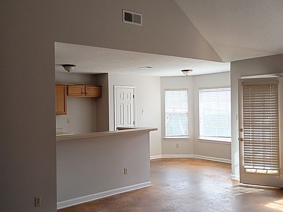 4th image of 7049 Country Walk Dr
