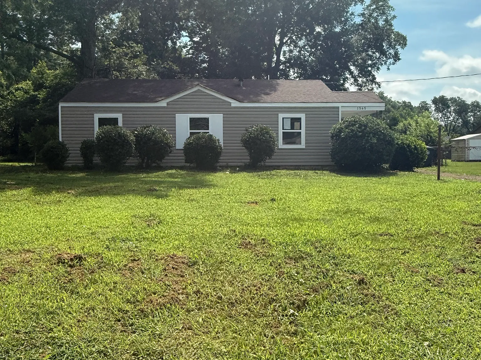 3 bed, 963 sqft, $1,200 — Photo 1