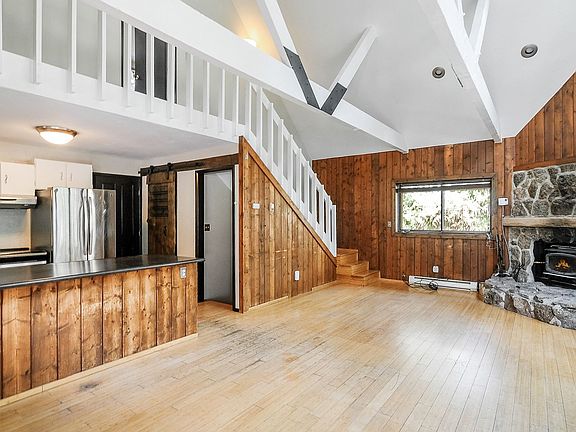 3rd image of 31 Sally Cir