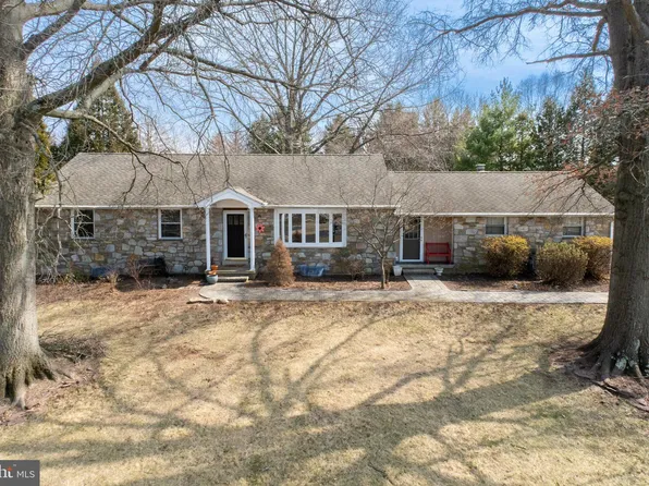 1746 Green Briar Dr, Norristown, PA 19403