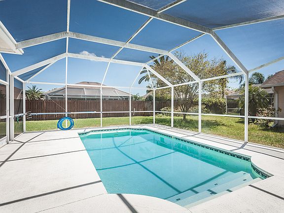 2nd image of 425 Knight Dr