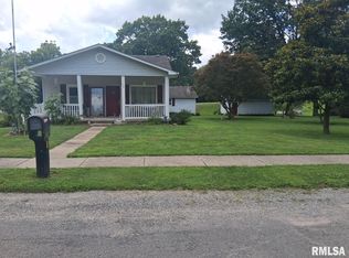 205 S 8th St, Riverton, IL 62561