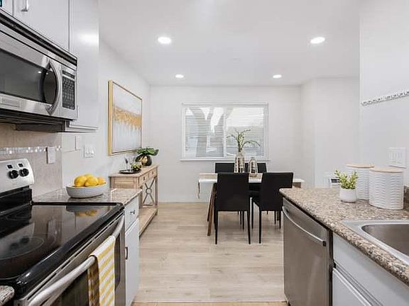 4th image of 1552 Four Oaks Cir