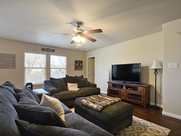5th image of 210 Adriana Ln