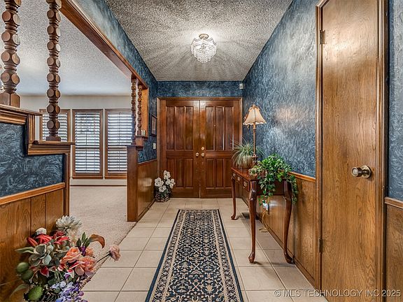 5th image of 1211 W Elm St