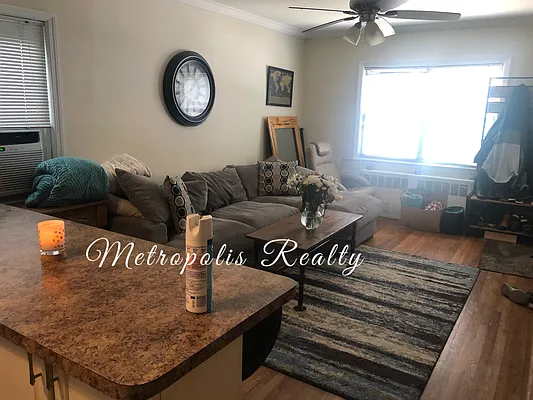 Rented by Metropolis International Realty Inc. | media 16