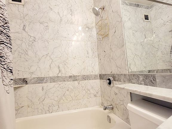 4th image of 500 W 43rd St APT 25G