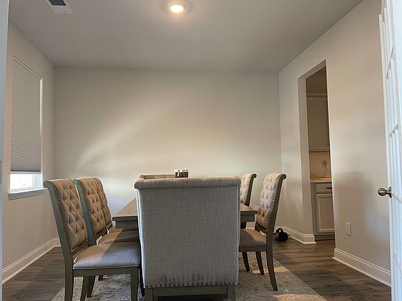 3rd image of 4064 Dewberry Ln.