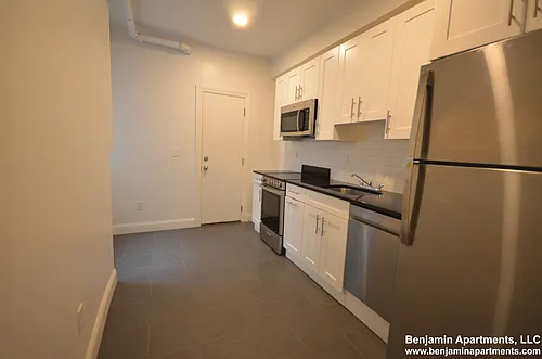 123 Sutherland Rd #B1 Photo 1