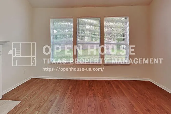 3 bed, 2.5 bath, 2335 sqft, $2,400 — Photo 3