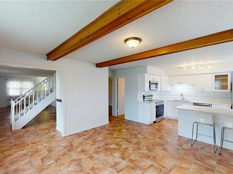 4507 Sir Johns Ln — Photo 4