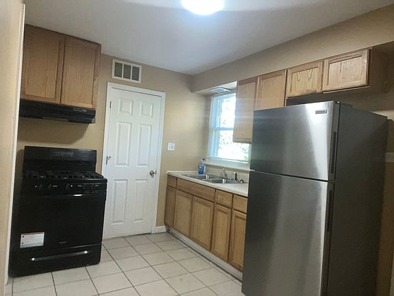 4th image of 1332 Wentworth Ave