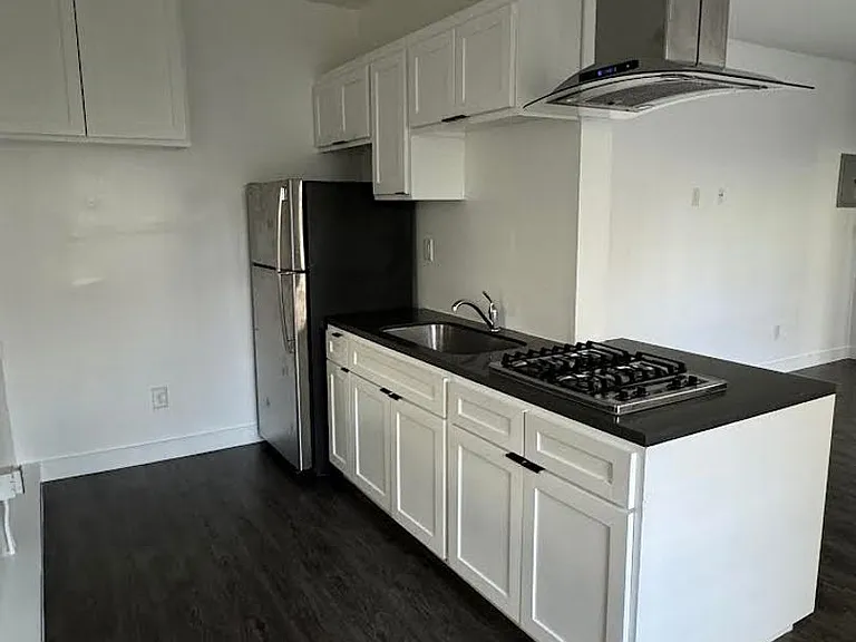 318 S Commonwealth Ave — Photo 10