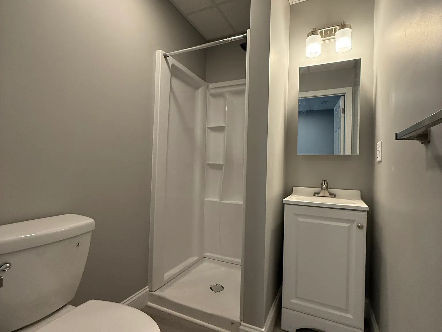 1 bed, 420 sqft, $1,050 — Photo 4