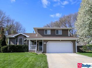 1607 Gold Coast Cir, Papillion, NE 68046