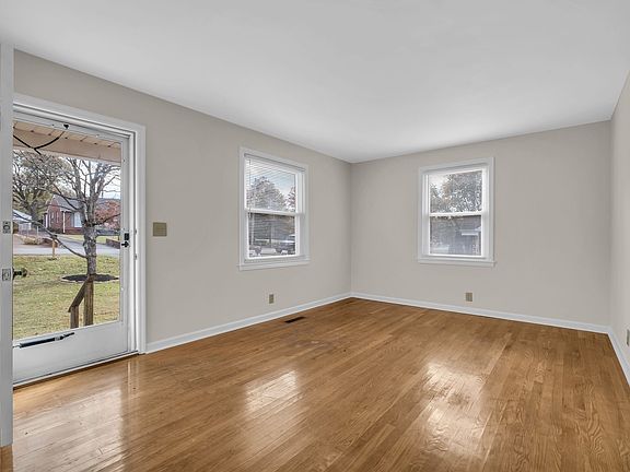 4th image of 204 Blanchard Pl