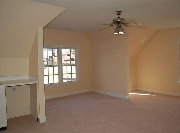 5th image of 656 Davis Dr