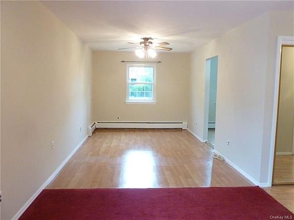 5th image of 164 Doxbury Ln #164
